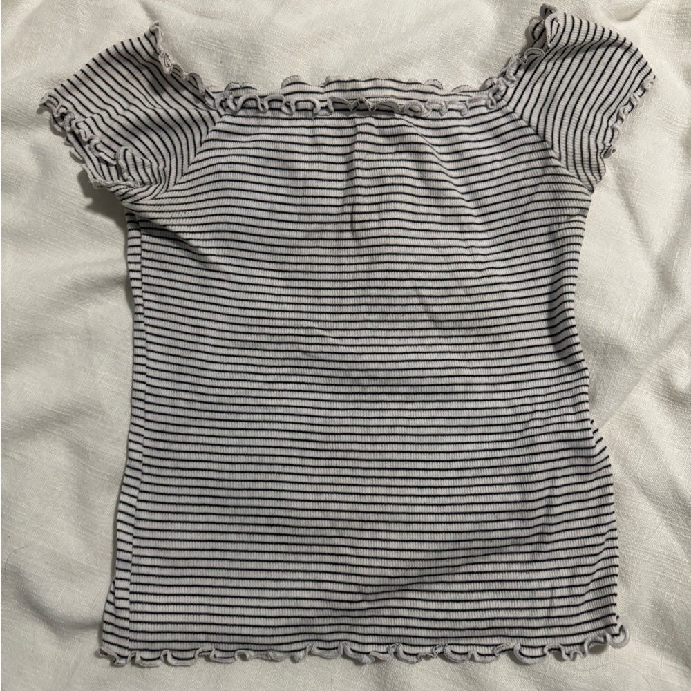 Off the shoulder tee